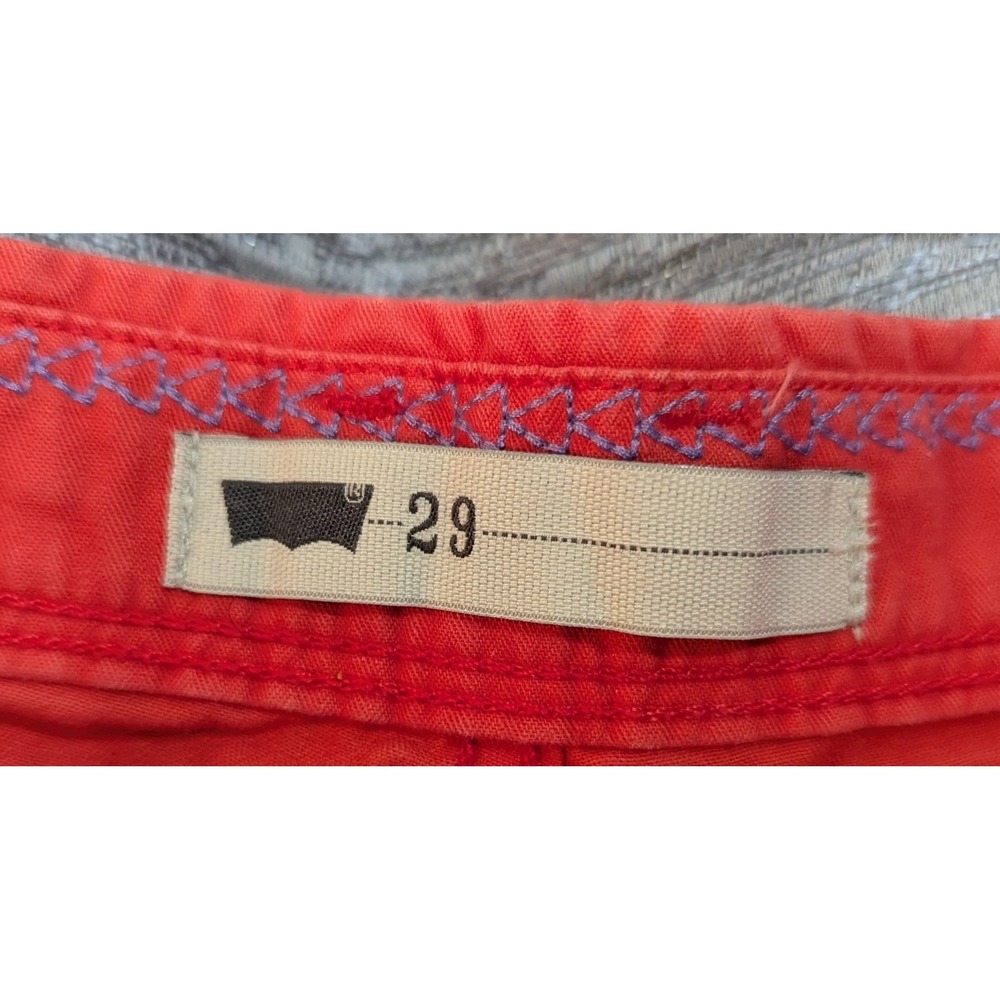Levi's 100% Cotton Faded Red Shorts Women Cuffed Y2K Sz 29 - Picture 4 of 6